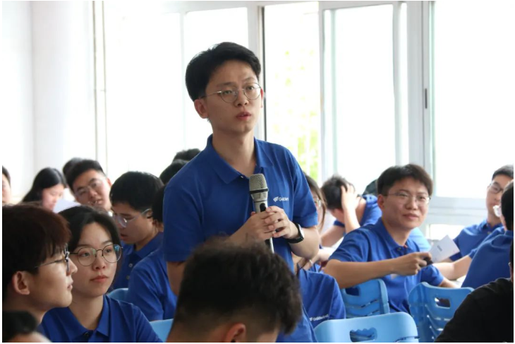 “秦皇岛新能源人才启航”培训学员提问，，该培训由风电整机制造企业金风科技承办。